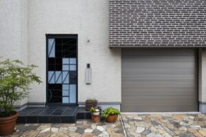 Puertas seccionales valor añadido para venta de vivienda