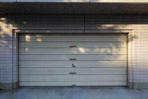 ¿Qué garantía ofrecen las puertas seccionales